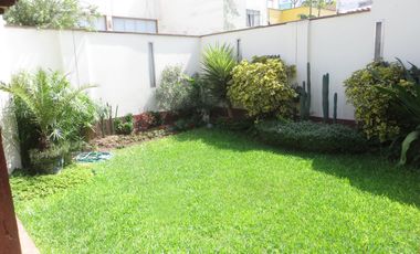 FRENTE A PARQUE (PARAM. 5 PISOS): AT 362 M2, AC 469 M2 5 HABIT, 4.5 $ 670,000
