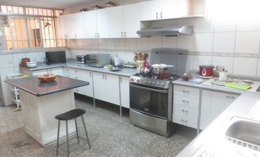 FRENTE A PARQUE (PARAM. 5 PISOS): AT 362 M2, AC 469 M2 5 HABIT, 4.5 $ 670,000