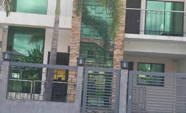TALISAY 3 STOREY HOUSE WITH 5 BDRMS AND 4 TOILET AND BATH p35K