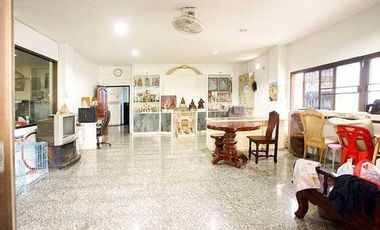 Sale with Tenant Townhouse Sukhumvit. 103/1