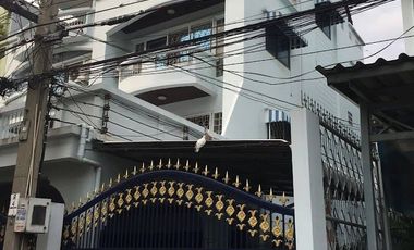 Sale with Tenant Townhouse Sukhumvit. 103/1