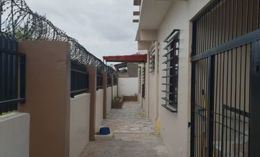 5 BEDROOM HOUSE WITH COVERED ROOF DECK FOR SALE AT METRO SOUTH EXECUTIVE VILLAGE, GEN. TRIAS, CAVITE