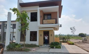 3 Bedroom 3 Baths Modern House and Lot  Single Attached in Mabalacat