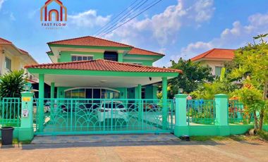 For sale cheap, 2-story detached house, Passorn Village 13, Soi Suwinthawong 86, front of the house faces north, garage addition, Thai kitchen, beautiful, good value, livable.