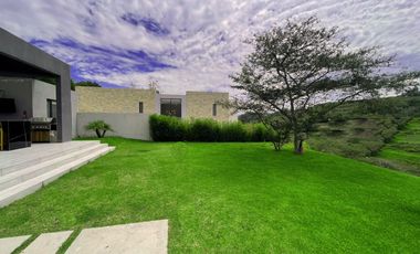 EXCLUSIVA CASA DE VENTA EN URBANIZACIÓN ALGARROBOS DE LA VIÑA TUMBACO!!