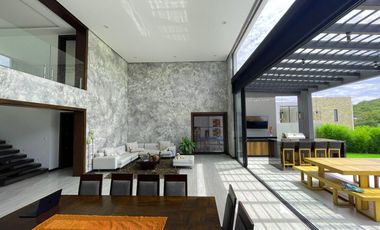 EXCLUSIVA CASA DE VENTA EN URBANIZACIÓN ALGARROBOS DE LA VIÑA TUMBACO!!