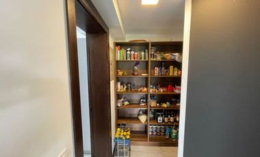 EXCLUSIVA CASA DE VENTA EN URBANIZACIÓN ALGARROBOS DE LA VIÑA TUMBACO!!