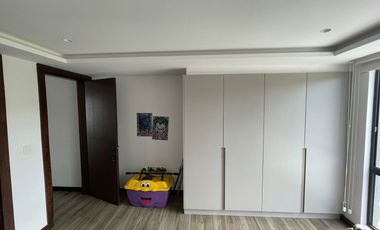 EXCLUSIVA CASA DE VENTA EN URBANIZACIÓN ALGARROBOS DE LA VIÑA TUMBACO!!