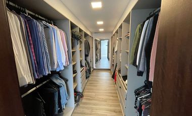 EXCLUSIVA CASA DE VENTA EN URBANIZACIÓN ALGARROBOS DE LA VIÑA TUMBACO!!