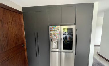 EXCLUSIVA CASA DE VENTA EN URBANIZACIÓN ALGARROBOS DE LA VIÑA TUMBACO!!