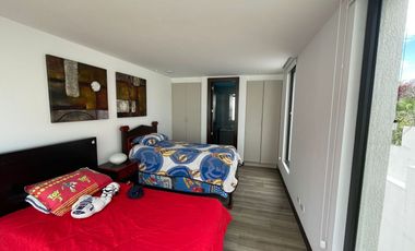 EXCLUSIVA CASA DE VENTA EN URBANIZACIÓN ALGARROBOS DE LA VIÑA TUMBACO!!