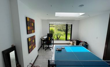 EXCLUSIVA CASA DE VENTA EN URBANIZACIÓN ALGARROBOS DE LA VIÑA TUMBACO!!