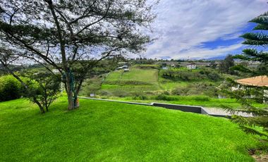 EXCLUSIVA CASA DE VENTA EN URBANIZACIÓN ALGARROBOS DE LA VIÑA TUMBACO!!