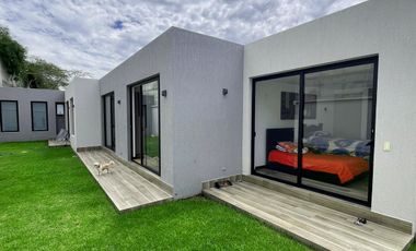 EXCLUSIVA CASA DE VENTA EN URBANIZACIÓN ALGARROBOS DE LA VIÑA TUMBACO!!