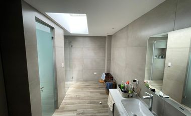 EXCLUSIVA CASA DE VENTA EN URBANIZACIÓN ALGARROBOS DE LA VIÑA TUMBACO!!