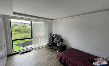 EXCLUSIVA CASA DE VENTA EN URBANIZACIÓN ALGARROBOS DE LA VIÑA TUMBACO!!