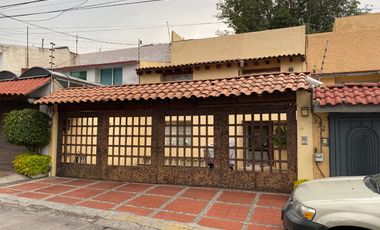 Amplia casa en venta , Via lactea Jardines de Satelite, Naucalpan