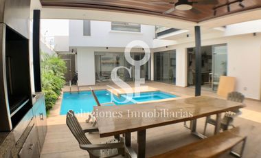 Casa con piscina en venta en urbanización sector sur, Manta Ecuador