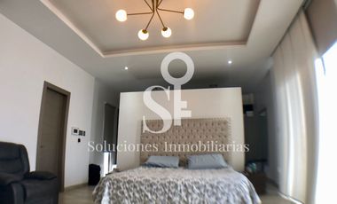 Casa con piscina en venta en urbanización sector sur, Manta Ecuador