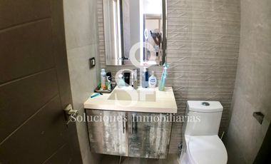 Casa con piscina en venta en urbanización sector sur, Manta Ecuador