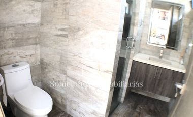 Casa con piscina en venta en urbanización sector sur, Manta Ecuador