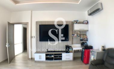 Casa con piscina en venta en urbanización sector sur, Manta Ecuador