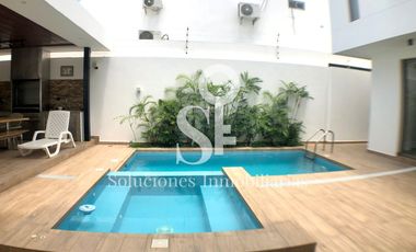 Casa con piscina en venta en urbanización sector sur, Manta Ecuador