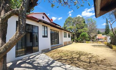 Casa en venta con alberca en Ixtapan de la Sal en Residencial Cipres