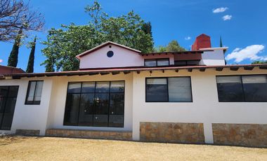 Casa en venta con alberca en Ixtapan de la Sal en Residencial Cipres