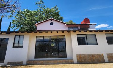 Casa en venta con alberca en Ixtapan de la Sal en Residencial Cipres