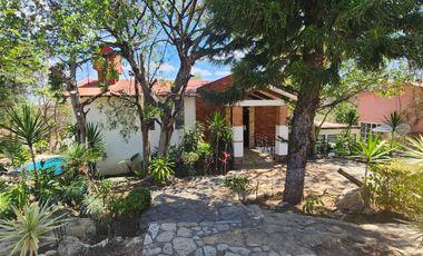 Casa en venta con alberca en Ixtapan de la Sal en Residencial Cipres