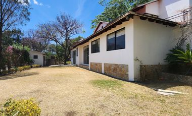 Casa en venta con alberca en Ixtapan de la Sal en Residencial Cipres