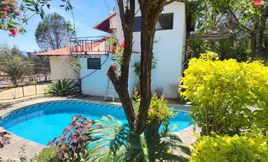 Casa en venta con alberca en Ixtapan de la Sal en Residencial Cipres