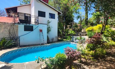 Casa en venta con alberca en Ixtapan de la Sal en Residencial Cipres
