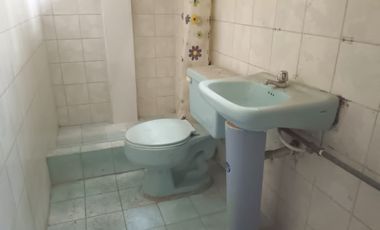 Casa rentera de venta en Sauces 5, 3 departamentos y 1 local.