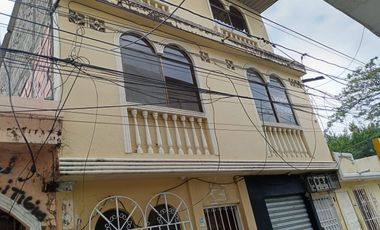 Casa rentera de venta en Sauces 5, 3 departamentos y 1 local.