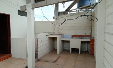 Casa rentera de venta en Sauces 5, 3 departamentos y 1 local.