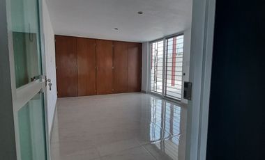EDIFICIO EN VENTA EN ZAPOPAN LUJOSO 3 DEPARTAMENTOS, UN LOFT POR PISO Y UNA OFICINA