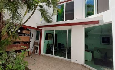 EDIFICIO EN VENTA EN ZAPOPAN LUJOSO 3 DEPARTAMENTOS, UN LOFT POR PISO Y UNA OFICINA