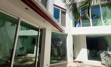EDIFICIO EN VENTA EN ZAPOPAN LUJOSO 3 DEPARTAMENTOS, UN LOFT POR PISO Y UNA OFICINA