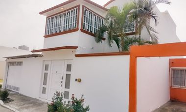Casa  en venta 2 pisos 4 recamaras lagos Puente moreno Veracruz