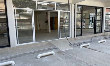 VENDO MINI PLAZA COMERCIAL TRES NIVELES PARA RENTAR LOCALES