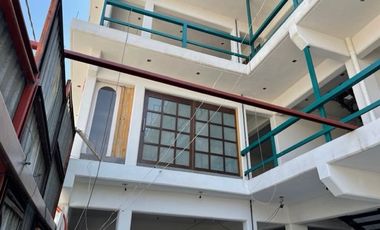VENDO MINI PLAZA COMERCIAL TRES NIVELES PARA RENTAR LOCALES