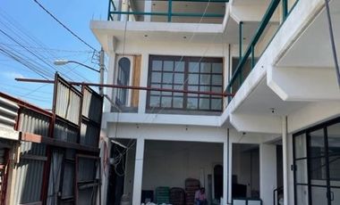 VENDO MINI PLAZA COMERCIAL TRES NIVELES PARA RENTAR LOCALES