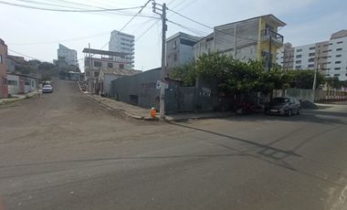 SE VENDE TERRENO ESQUINERO EN BAHIA DE CARAQUEZ