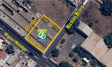 SE VENDE TERRENO CON NAVES INDUSTRIALES