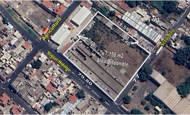 SE VENDE TERRENO CON NAVES INDUSTRIALES