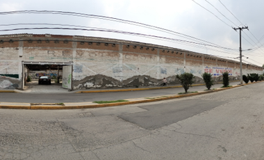 SE VENDE TERRENO CON NAVES INDUSTRIALES