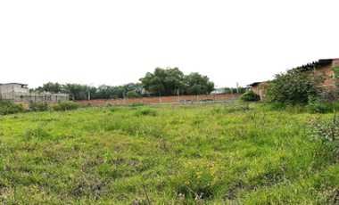 SE VENDE TERRENO CON NAVES INDUSTRIALES