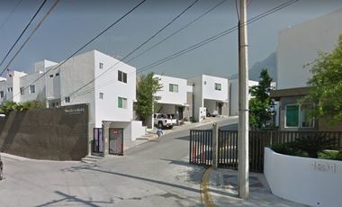 Oportunidad de Remate Bancario en 11 de Enero 191, Fracc. Huasteca Real 2, Loma Blanca, Santa Catarina-Nuevo León
